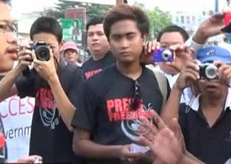 Yae Khe (far left) talks with police in Prome before his arrest. (PHOTO: DVB)